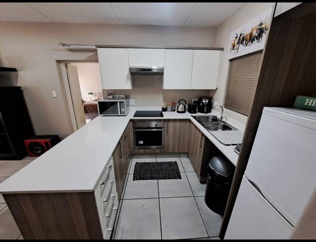 2 BEDROOM PROPERTY TO RENT IN DIE HOEWES